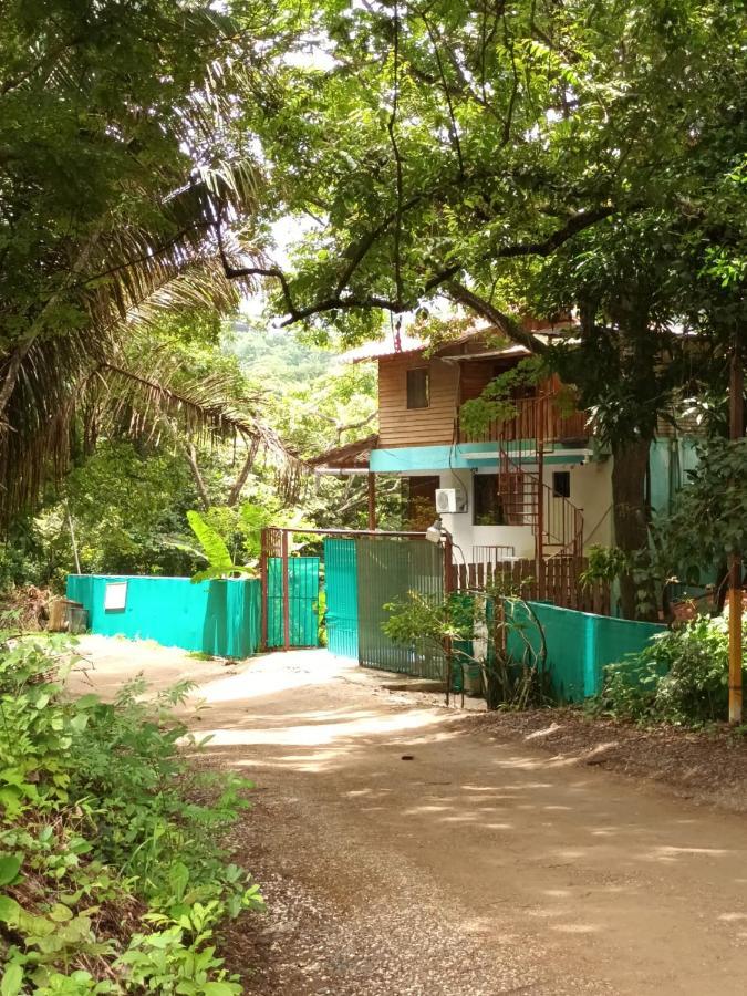 Chicama : Burnt Toast Surfcamp Nosara Exterior foto